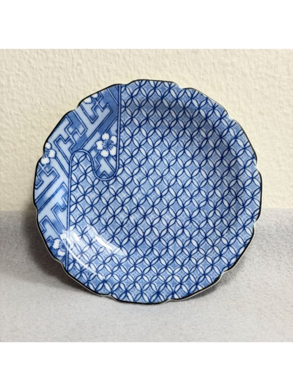 Japanese Blue & White Scalloped Porcelain Salad Plate 5" Mino Ware Interlocking - Picture 4 of 8